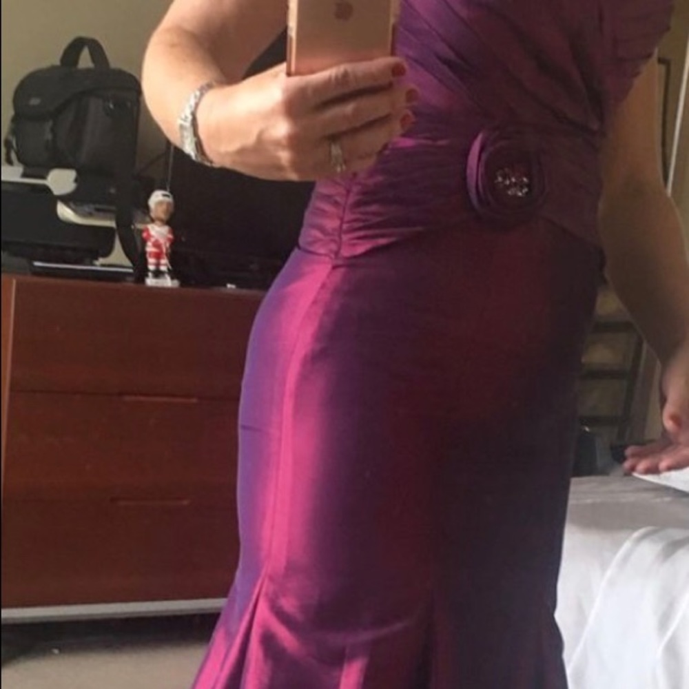 Evening Bridesmaids mermaid dress, Size 4 petite - Picture 11 of 12